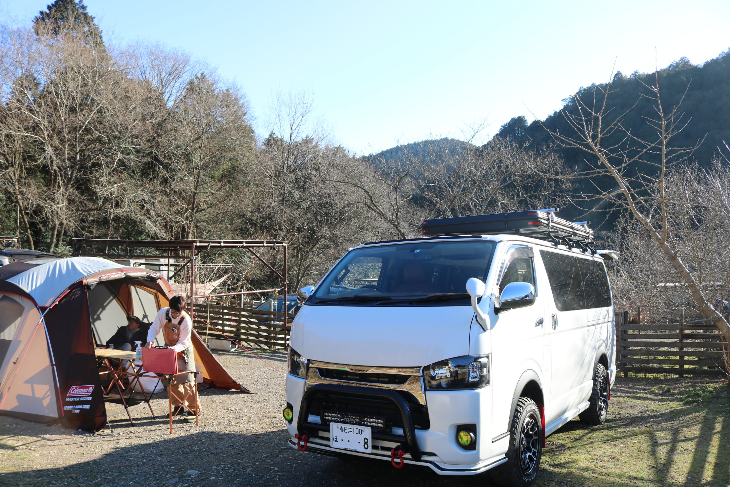 ハイエースで車中泊】おすすめカスタム方法やグッズ・注意点を紹介 - ハイエースの新車・中古車、カスタム・キャンピングカー・パーツ専門店